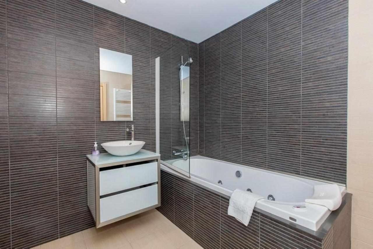 Divine Aquamar 106 By Jg Holiday home